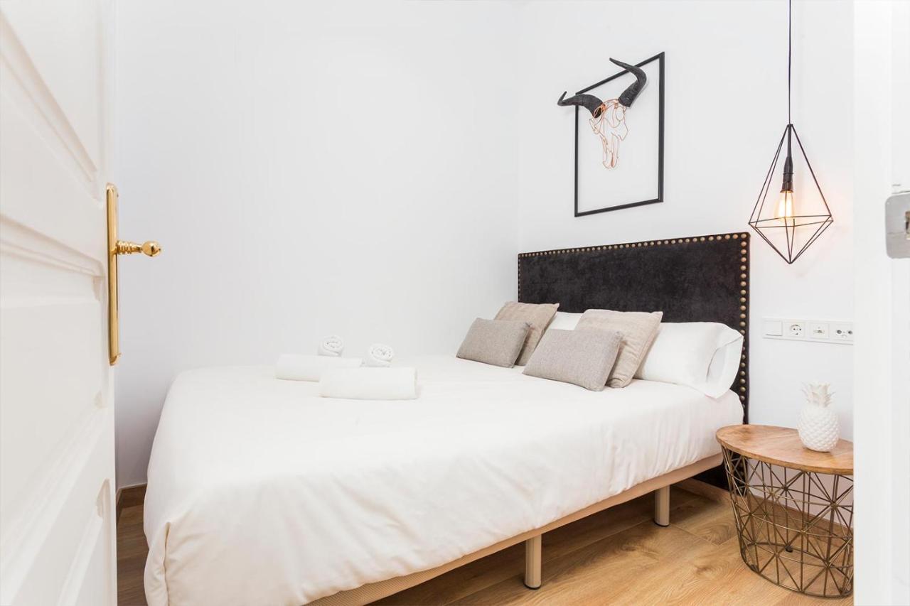 Cozy Apartment Close To Passeig De Gracia バルセロナ エクステリア 写真