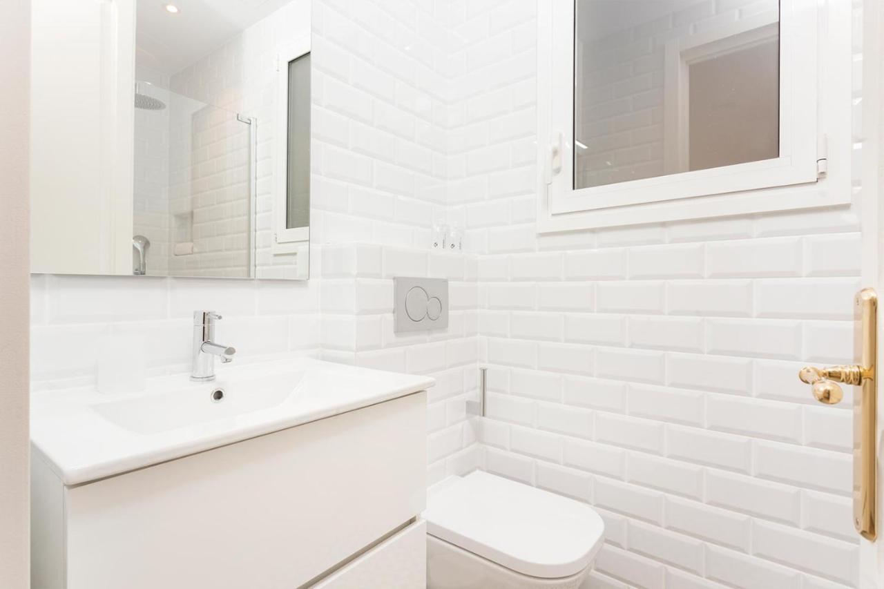 Cozy Apartment Close To Passeig De Gracia バルセロナ エクステリア 写真